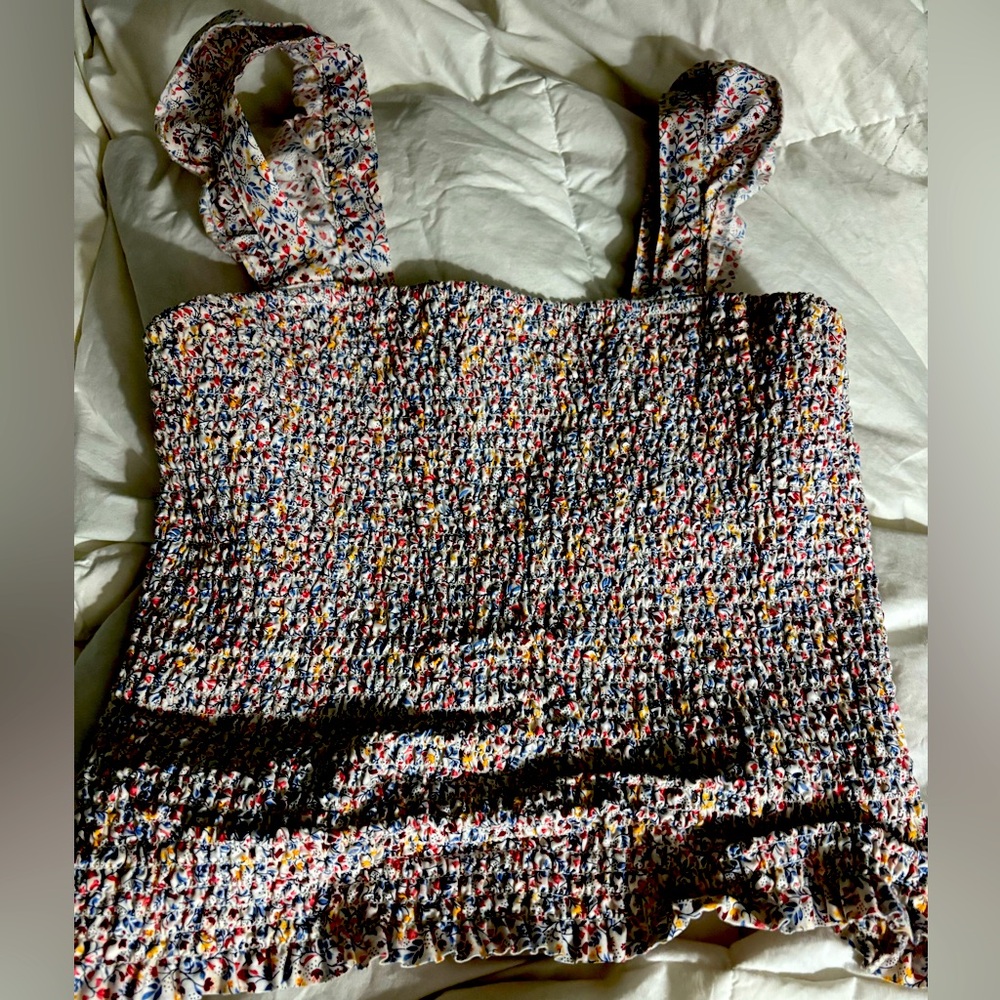 Women’s Preowned  Stretch Croptop Floral Top size Medium